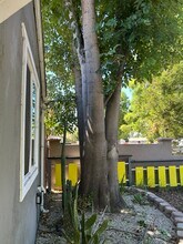 22116 Gilmore St in Canoga Park, CA - Foto de edificio - Building Photo