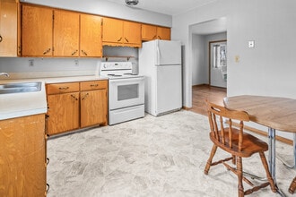 124 Blaine Rd in Waterloo, IA - Building Photo - Building Photo