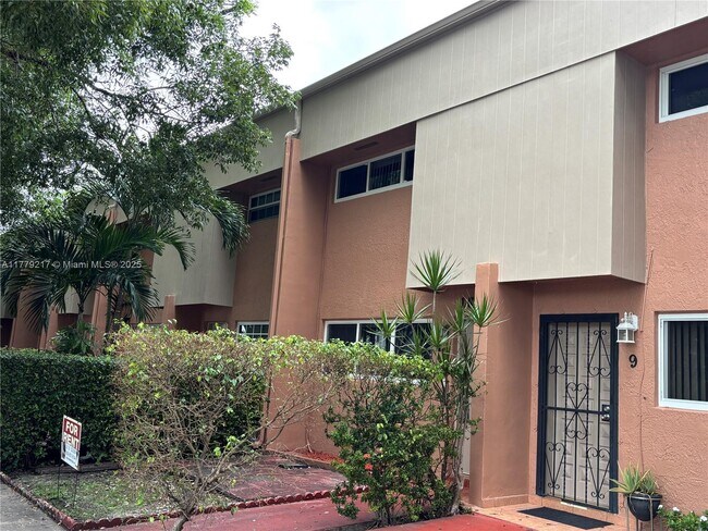 10881 SW 6th St in Miami, FL - Building Photo - Building Photo
