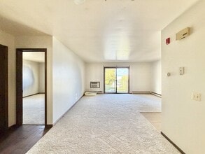 1810 Greenway Cross in Fitchburg, WI - Foto de edificio - Building Photo