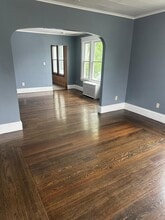 64 Kendall St, Unit Apt 2 in Chicopee, MA - Foto de edificio - Building Photo