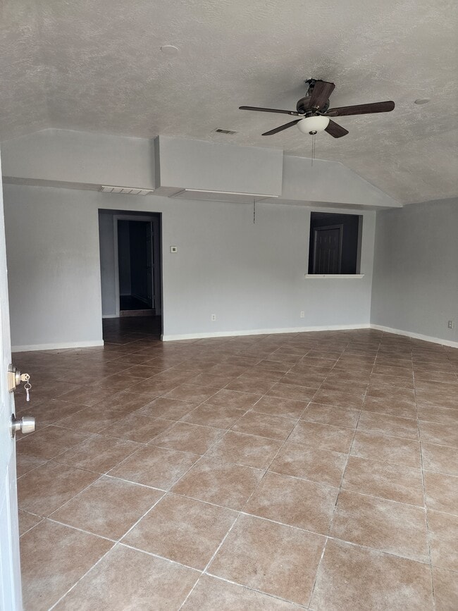 13802 Hooper Rd in Houston, TX - Foto de edificio - Building Photo