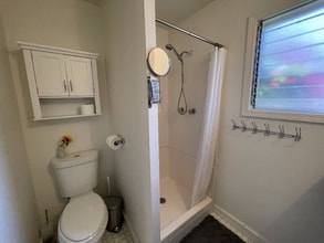 3606 Nevil St, Unit 2 in Oakland, CA - Foto de edificio - Building Photo