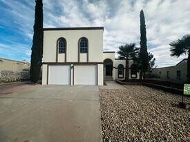 704 Espolon Dr in El Paso, TX - Building Photo