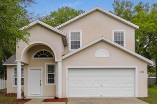 233 Bluff Pass Dr in Eustis, FL - Building Photo