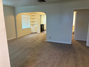 420 Milnes Rd in Modesto, CA - Foto de edificio - Building Photo