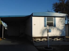 7434 Hob Ln in New Port Richey, FL - Foto de edificio - Building Photo