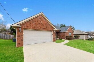 5460 Virginia Way in Bessemer, AL - Building Photo - Building Photo