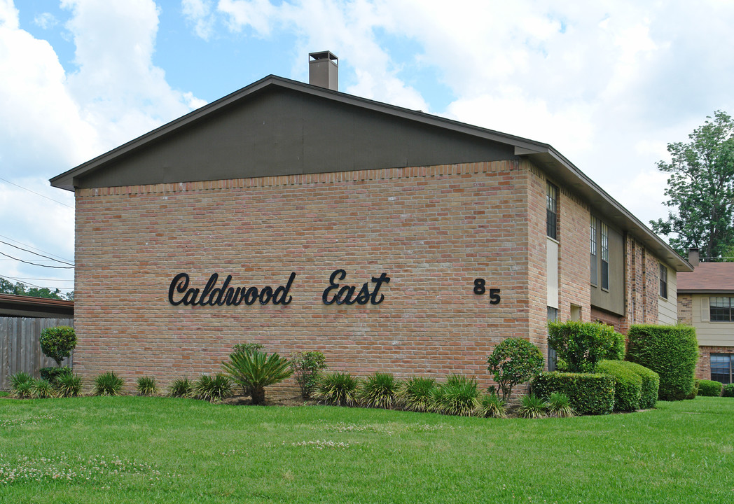 85 E Caldwood Dr in Beaumont, TX - Building Photo