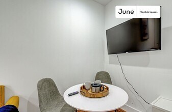 Spacious ROOM at The Kensington House, Unit 2 in Brooklyn, NY - Foto de edificio - Building Photo