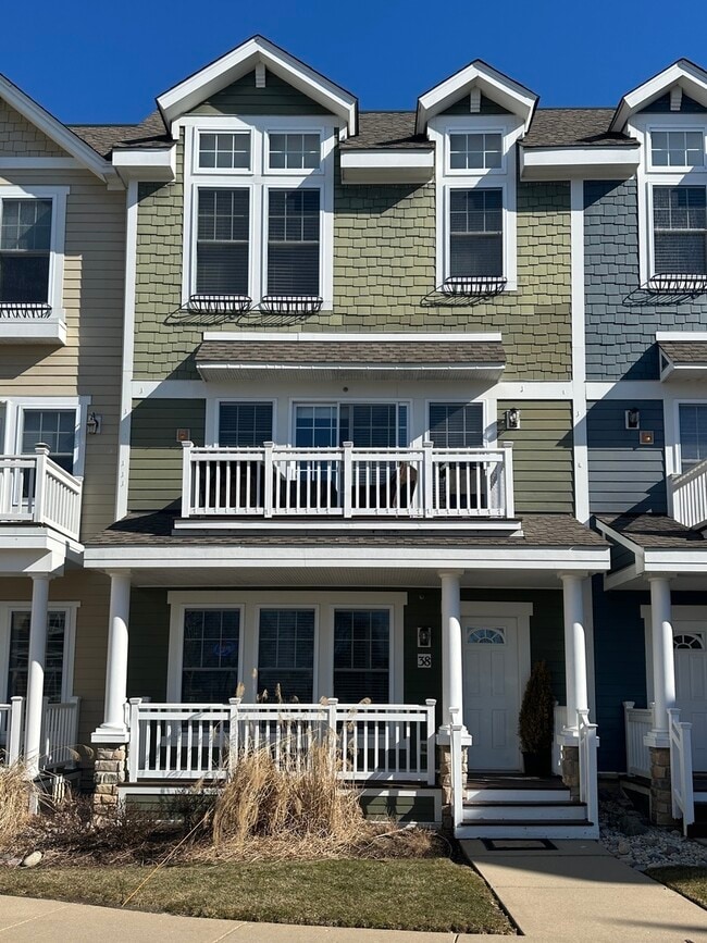 property at 38 Lakeview Pl