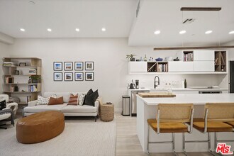 630 W 6th St in Los Angeles, CA - Building Photo - Building Photo