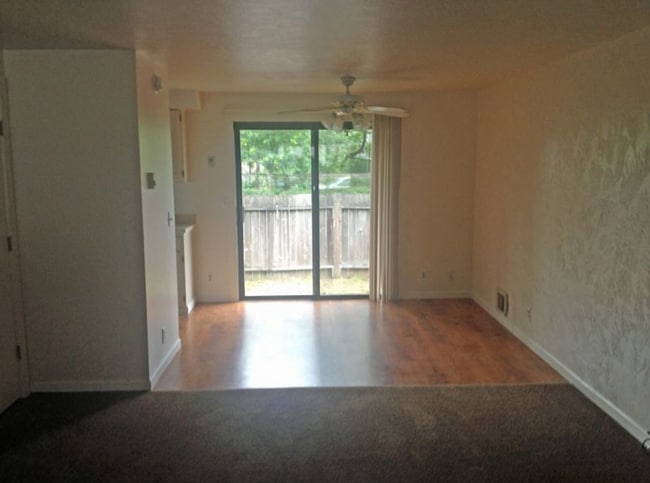 109-111 S 70th St in Springfield, OR - Building Photo - Building Photo