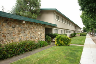 Driftwood Apartments in San Jose, CA - Building Photo - Building Photo