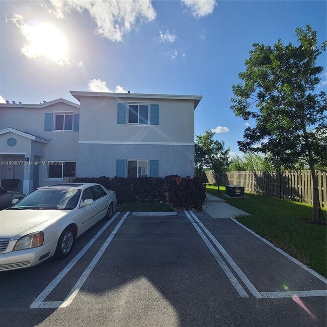 452 NW 12th Pl in Florida City, FL - Building Photo - Building Photo