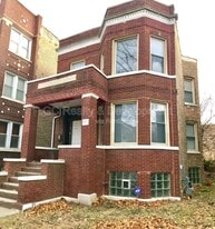 7323 S Yates Blvd in Chicago, IL - Building Photo
