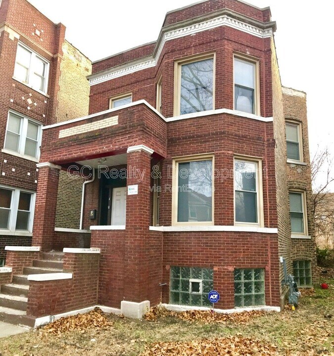 7323 S Yates Blvd in Chicago, IL - Building Photo
