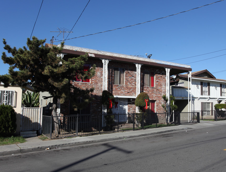 7129 Newell St in Huntington Park, CA - Foto de edificio