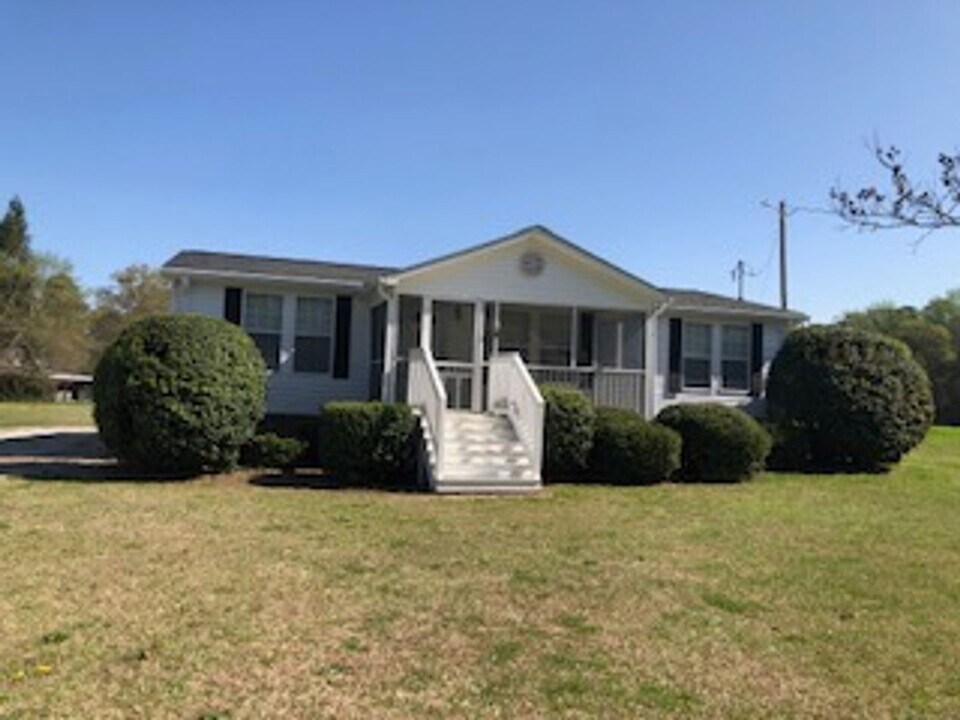 7252 Healthy Plains Church Rd in Sims, NC - Building Photo