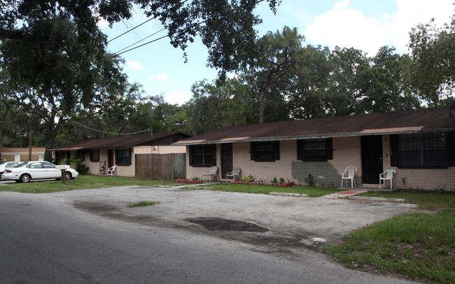 1429 E 143rd Ave in Tampa, FL - Foto de edificio - Building Photo