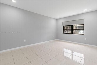 7953 SW 104th St in Miami, FL - Building Photo - Building Photo