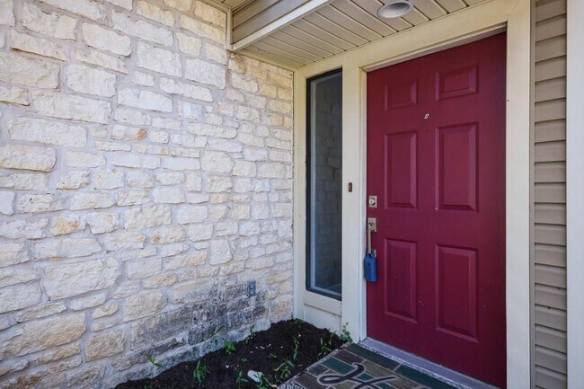 6913 Thorncliffe Dr in Austin, TX - Building Photo - Building Photo