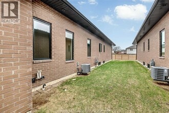 658 Lily Mac Blvd. in Windsor, ON - Building Photo - Building Photo