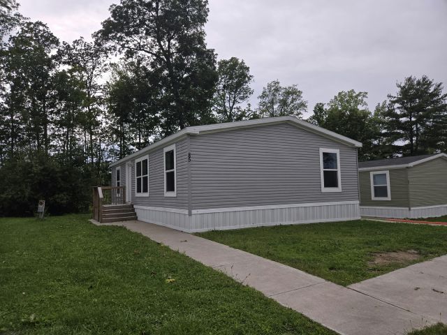 85 Waterview Pkwy in Hamburg, NY - Building Photo