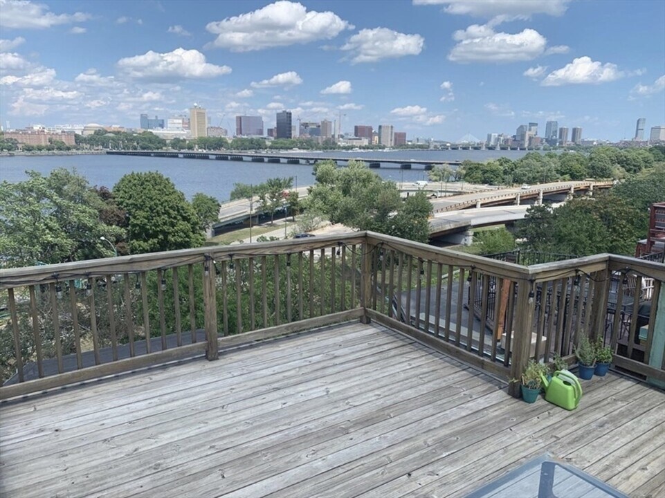 35 Bay State Rd, Unit 5 in Boston, MA - Building Photo