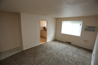 Westview North Apartments in Parma, OH - Building Photo - Interior Photo