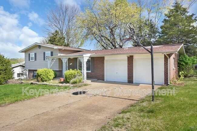 11515 Springford Ct in Bridgeton, MO - Building Photo - Building Photo