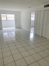 6055 W 19th Ave, Unit 218 in Hialeah, FL - Building Photo - Building Photo