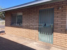 1905 N Center St in Mesa, AZ - Building Photo