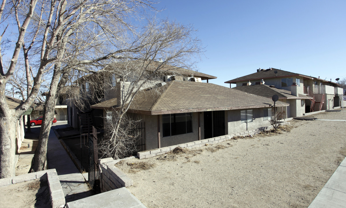 1151 Barstow Rd in Barstow, CA - Foto de edificio