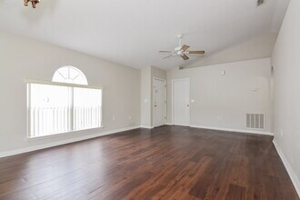 5919 Lake Front Dr in Wesley Chapel, FL - Building Photo - Building Photo