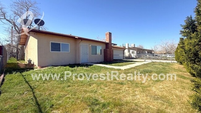 15941 Vine St in Hesperia, CA - Building Photo - Building Photo