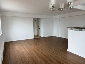 708 W Bittersweet Pl, Unit 1012 in Chicago, IL - Building Photo - Building Photo