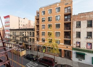 Avenue B, Unit 5 in New York, NY - Building Photo - Building Photo