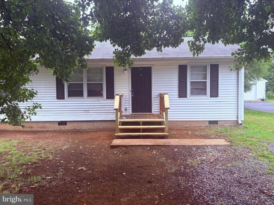 231 CHURCH A St in Fredericksburg, VA - Building Photo