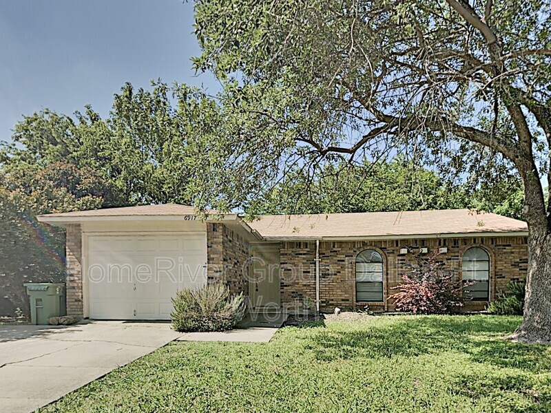 6917 Newcastle Pl in North Richland Hills, TX - Building Photo