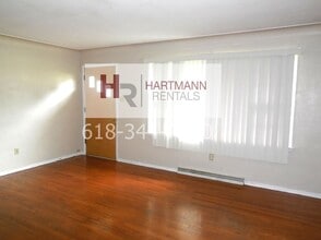 1302 Eileen St in Collinsville, IL - Building Photo - Building Photo