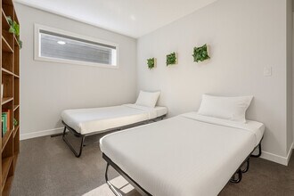 154 Mitchell Rd NW in Calgary, AB - Building Photo - Building Photo