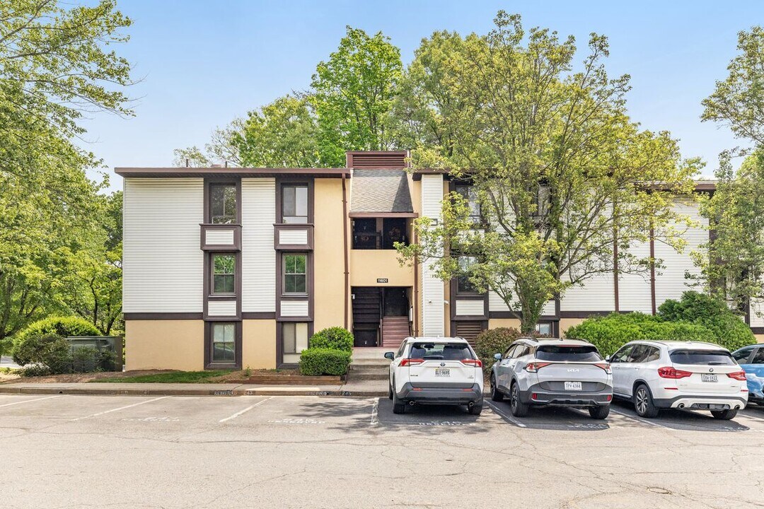 11601 Stoneview Square in Reston, VA - Building Photo