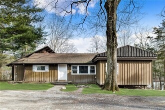 288 Pine Hill Rd in Pleasant Valley, NY - Building Photo - Building Photo