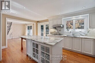 70 Hemingway Crescent in Markham, ON - Building Photo - Building Photo