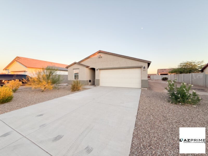 8639 W Valdez Dr in Arizona City, AZ - Building Photo