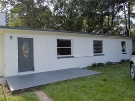 3026 E Detroit Cir in Jacksonville, FL - Building Photo