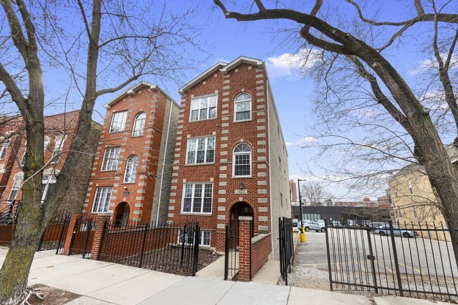 1423 W Cortez St, Unit G in Chicago, IL - Building Photo