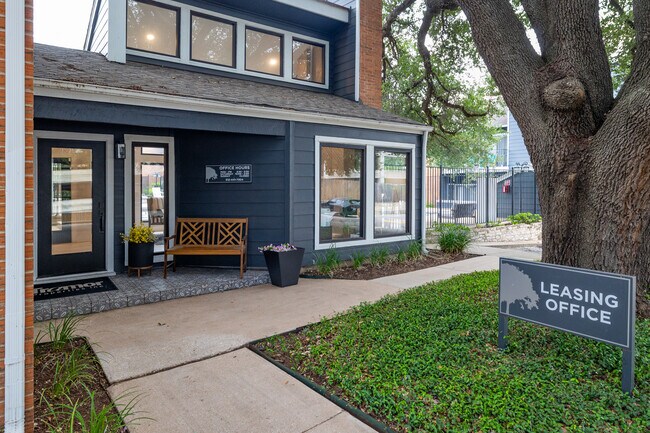 Tramor at the Oaks Apartments