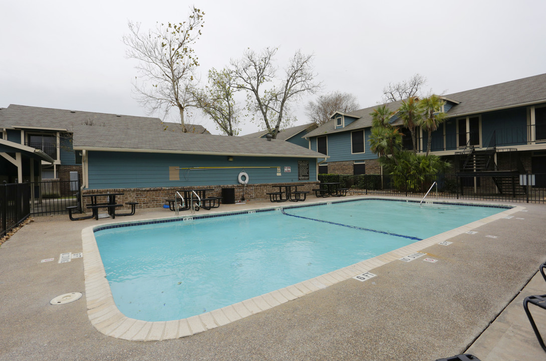 Woodbury Place Apartments in Corpus Christi, TX - Foto de edificio